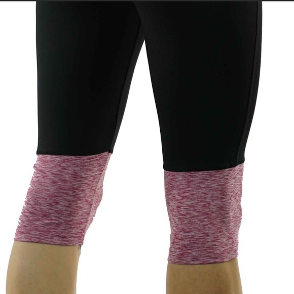 Zipper back pocket Capri leggings - Picture 3 of 3